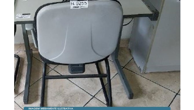 Foto - Ventilador de Parede, Mesa de Escritório, Armários, Cadeiras, Mesa em L, Gaveteiro e Telefones - [4]