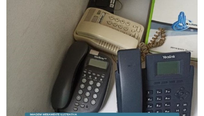 Foto - Ventilador de Parede, Mesa de Escritório, Armários, Cadeiras, Mesa em L, Gaveteiro e Telefones - [5]