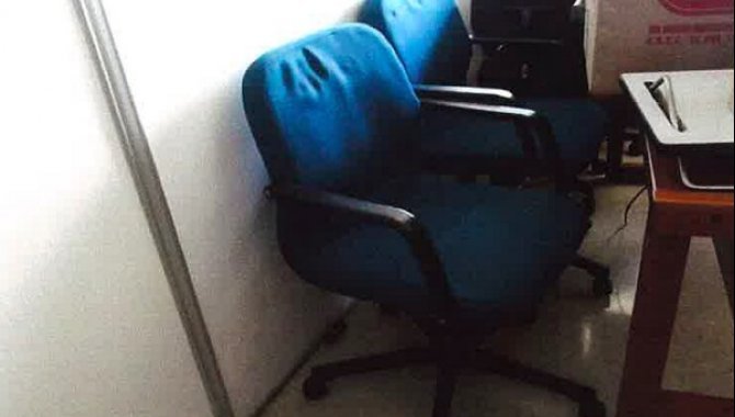 Foto - 05 Cadeiras Estofadas, de Cor Azul - [1]