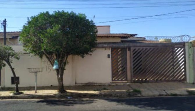 Foto - Casa - Araxá-MG - Rua Pedro Dias de Carvalho, 205 - Santa Terezinha - [1]