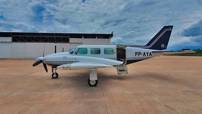 Foto - Aeronave Piper Aircraft (Navajo), Modelo PA-31-325, Ano 1977 - [3]