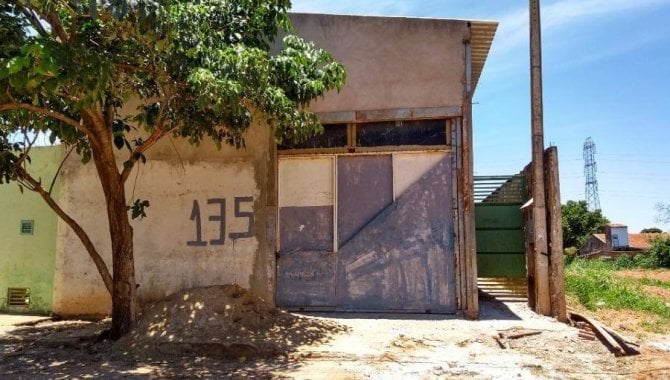 Foto - Casa, Padrão, 2 Vaga(S) de Garagem - [57]