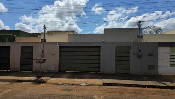 Foto - Casa 101 m² - Centro - Santa Helena de Goiás - GO - [1]