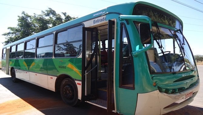 Foto - Ônibus Caio 2000/2000 mod. Apache S. 21 - [1]