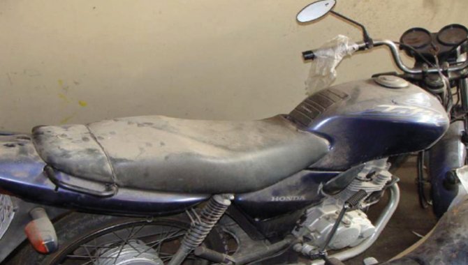 Foto - 01 Motocicleta Honda Titan CG 150 KSE, 2002 - [1]