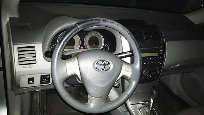 Foto - Carro Toyota, modelo Corolla XEI 1.8 Flex, cor prata, ano 2009/2010 - [4]