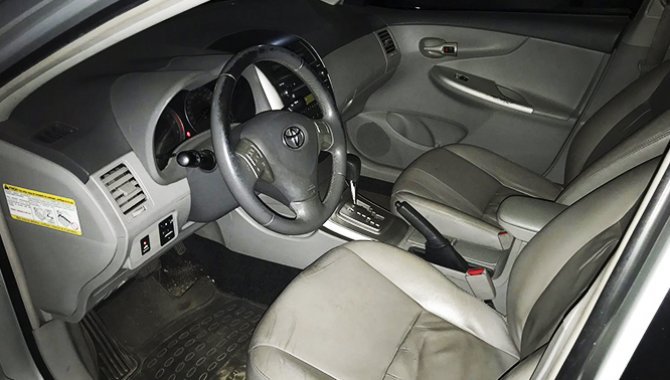 Foto - Carro Toyota, modelo Corolla XEI 1.8 Flex, cor prata, ano 2009/2010 - [3]