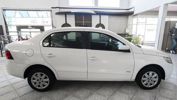 Foto - Carro Volkswagen Voyage Trend, 2012/2013, branco - [5]