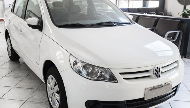 Foto - Carro Volkswagen Voyage Trend, 2012/2013, branco - [1]