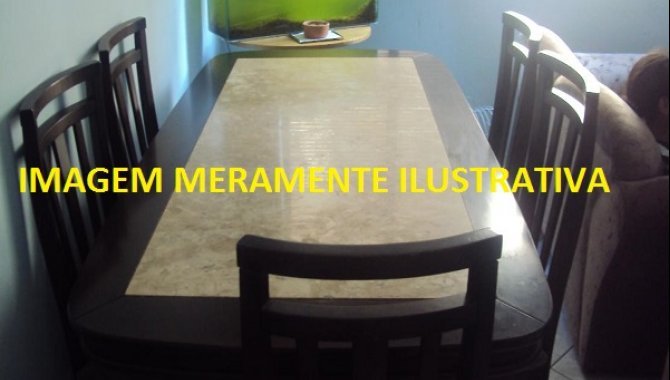 Foto - Mesa de Madeira Mogno, Com Tampo de Mármore com 10 Cadeiras - [1]