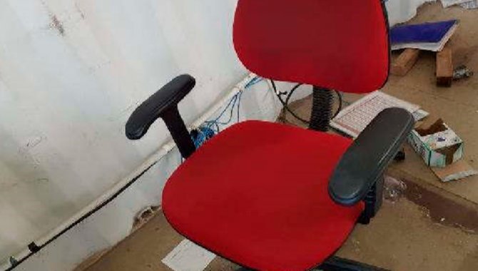 Foto - Cadeiras e Roupeiro de Aço - [1]