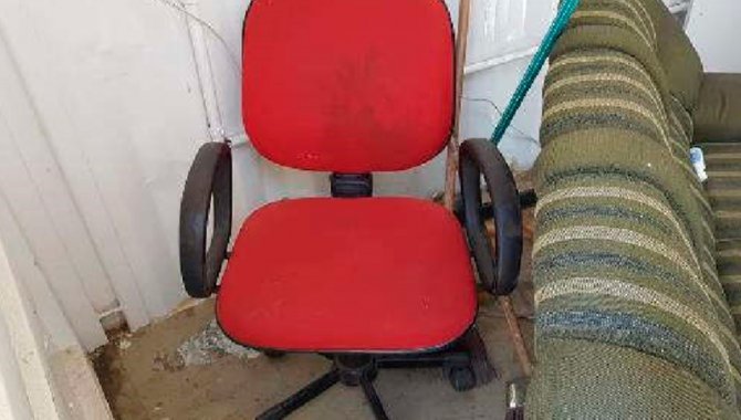 Foto - 01 Cadeira e 01 Bancada Industrial (Lote 296) - [1]