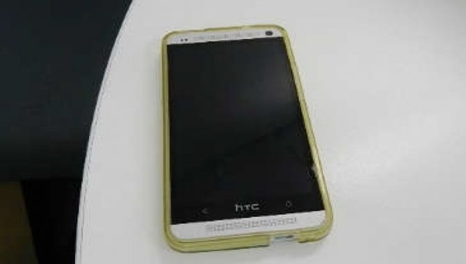 Foto - 01 Celular HTC - [1]