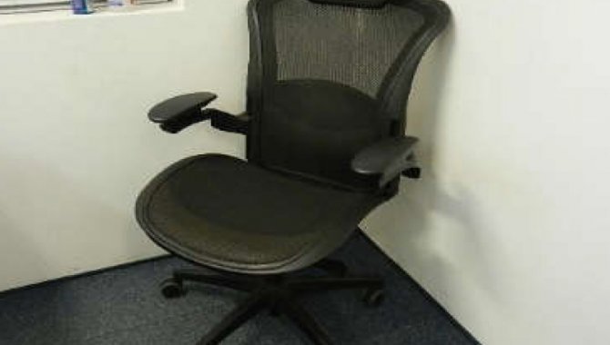 Foto - 03 Cadeiras Estofadas Giratórias com Braço Flexform (Lote 251) - [1]