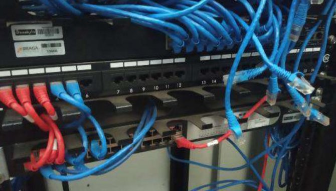 Foto - 02 Patch Panel Helleman Tyton - [1]