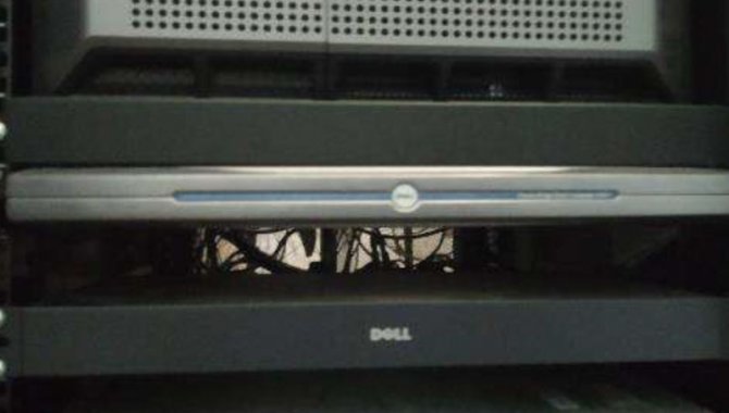 Foto - Console Dell Poweredge Rack Console 15FP - [1]