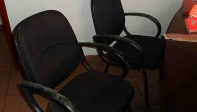 Foto - 02 Cadeiras (Lote 79) - [1]