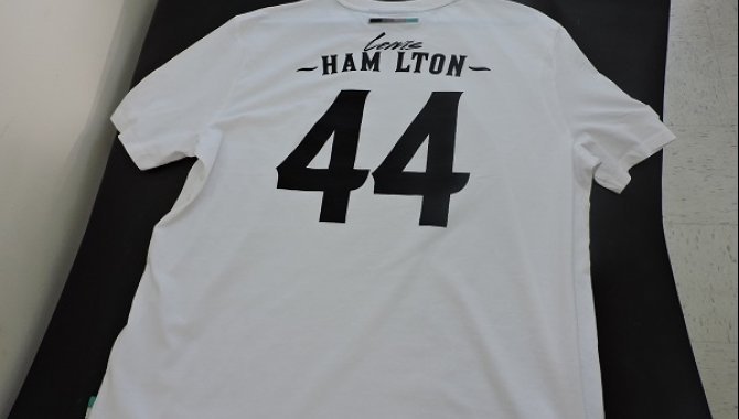 Foto - Camiseta Autografada por Lewis Hamilton - [4]