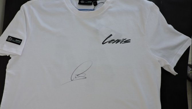 Foto - Camiseta Autografada por Lewis Hamilton - [8]