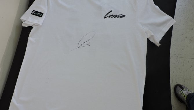 Foto - Camiseta Autografada por Lewis Hamilton - [6]