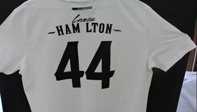 Foto - Camiseta Autografada por Lewis Hamilton - [1]