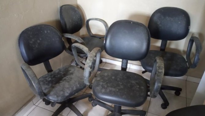 Foto - 04 Cadeiras Giratórias com Apoio de Braço (Lote 62) - [1]