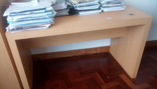 Foto - Mesa de Escritório de Madeira (Lote 99) - [1]