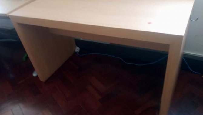 Foto - Mesa de Escritório de Madeira (Lote 100) - [1]