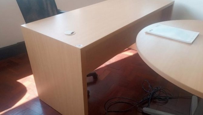 Foto - Mesa de Escritório de Madeira (Lote 102) - [1]