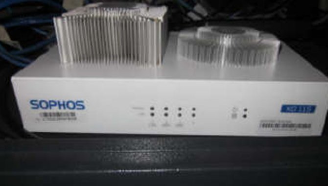 Foto - 01 Rack - Firewall Sophos Xg 115 com Cabos - [1]