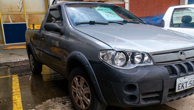 Foto - Carro Fiat Strada - 2010/2011 - [2]