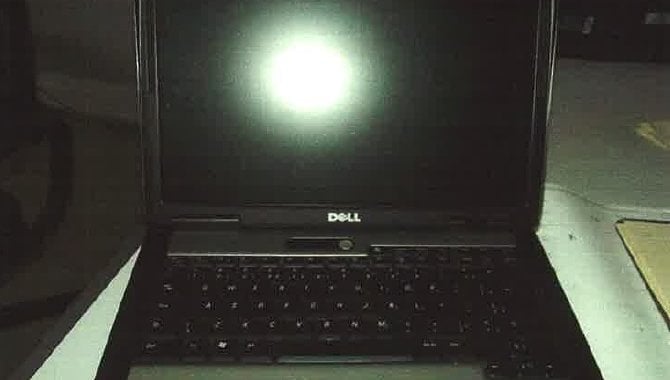 Foto - 01 notebook da marca Dell, modelo Atitude D520 - [1]