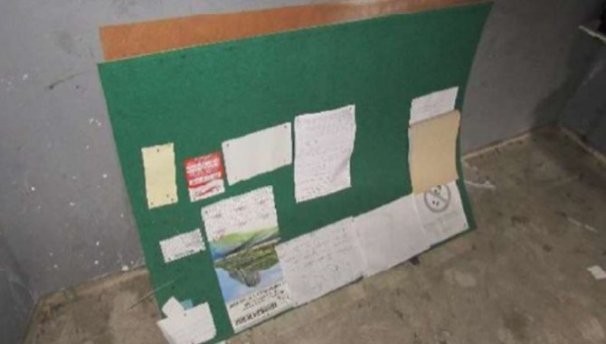 Foto - 02 Mesas para Escritório e 01 Quadro Verde para Avisos - [3]