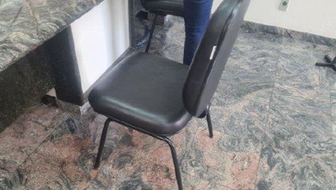 Foto - 02 Cadeiras Fixa em Courino Preta - [1]