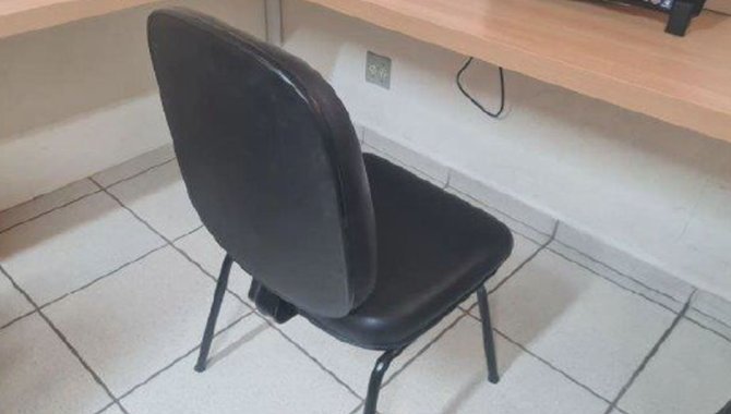 Foto - 27 Cadeiras Fixas em Courino Preta - [1]