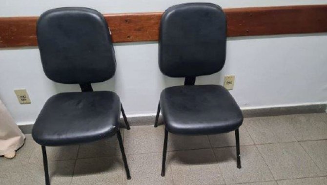 Foto - 03 Cadeiras Fixas em Courino Preta - [1]