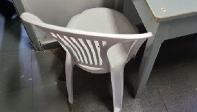 Foto - 04 Cadeiras de Plástico - [1]