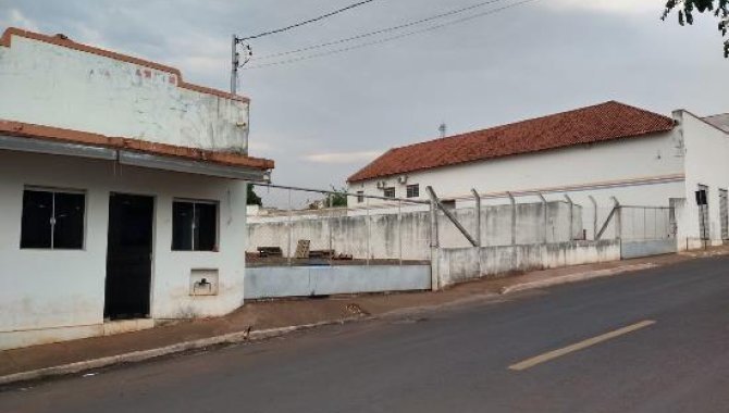 Foto - Galpão e Terreno 3.227 m² - Centro - Santa Vitória - MG - [3]
