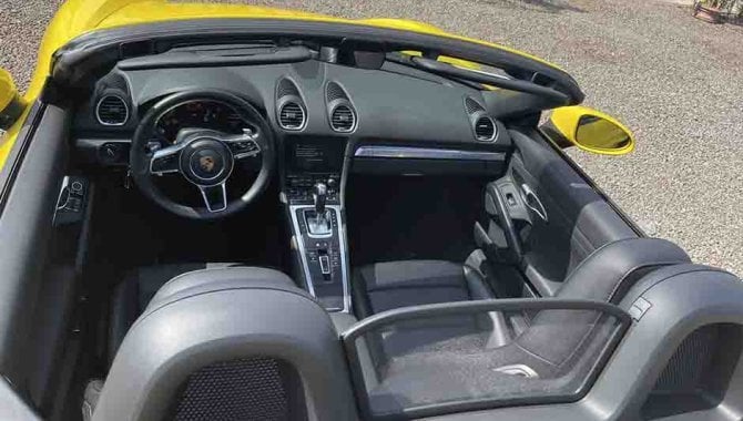 Foto - Carro Porsche Boxster 718 2.0 - 300 CV - Amarelo - 2019 - 4.763 km rodados - [13]