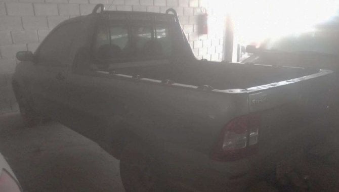 Foto - Carro Fiat Strada Working - 2010 - [2]