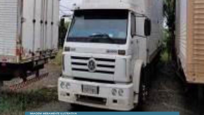 Foto - Caminhão Volkswagen 23-220 6x2 com Baú de Alumínio - 2004 - [1]