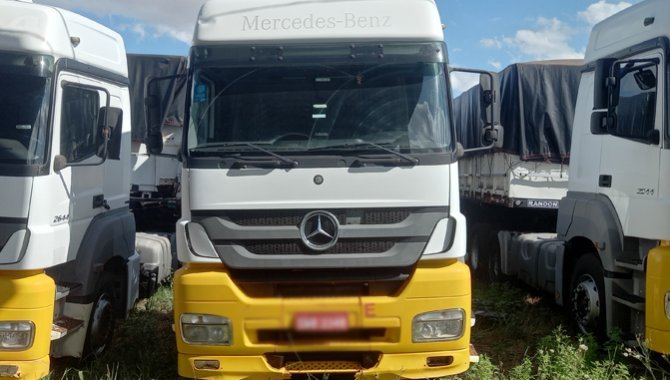 Foto - Mercedes Benz Axor 2644S 6x4 e 02 S.Reb.BiTrem.Randon - Graneleiro (Lote 26) - [1]