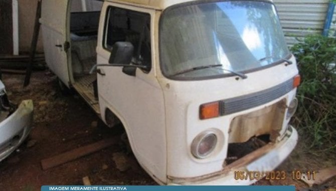 Foto - Carro Volkswagen Kombi - 2009/2010 - [2]